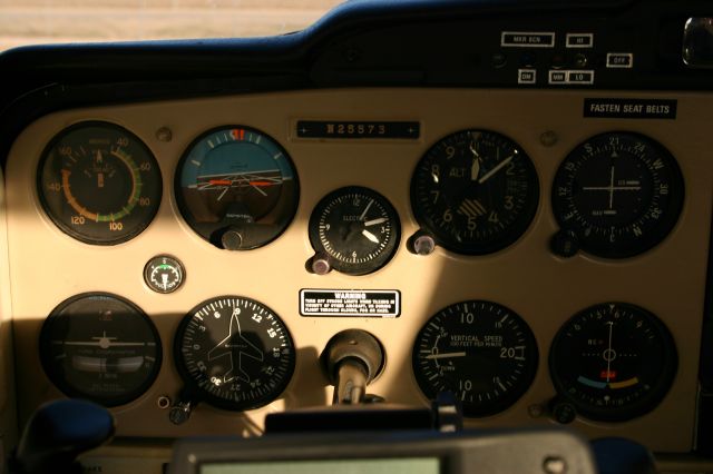 Cessna 152 (N25573)