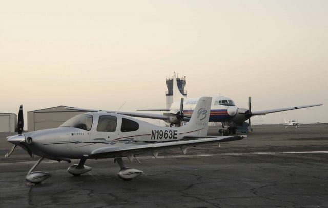 Cirrus SR-22 (N1963E)