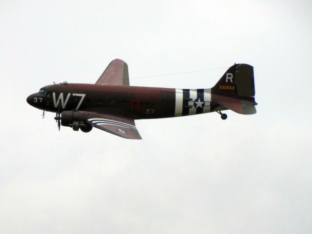 Douglas DC-3 (N345AB)