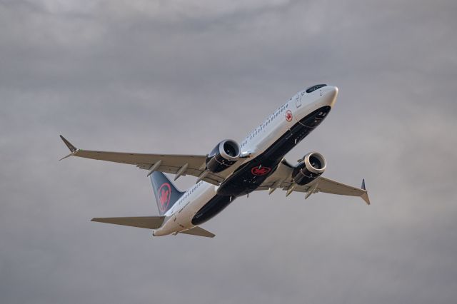 Boeing 737 MAX 8 (C-GMIQ)