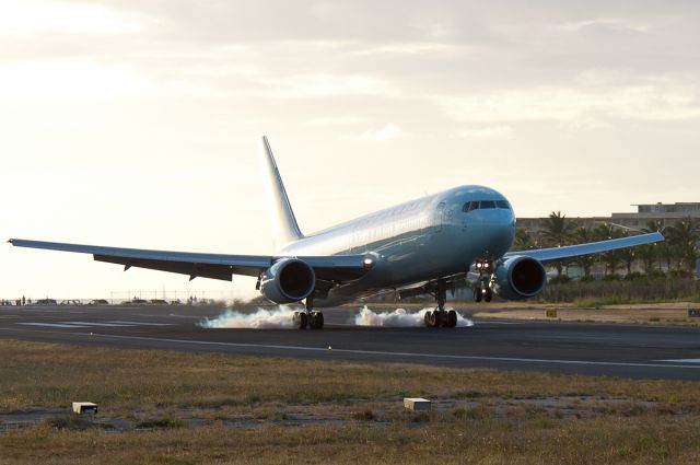 BOEING 767-300 (C-GHOZ)