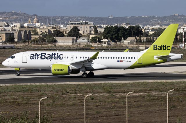 Airbus A220-300 (YL-AAX)