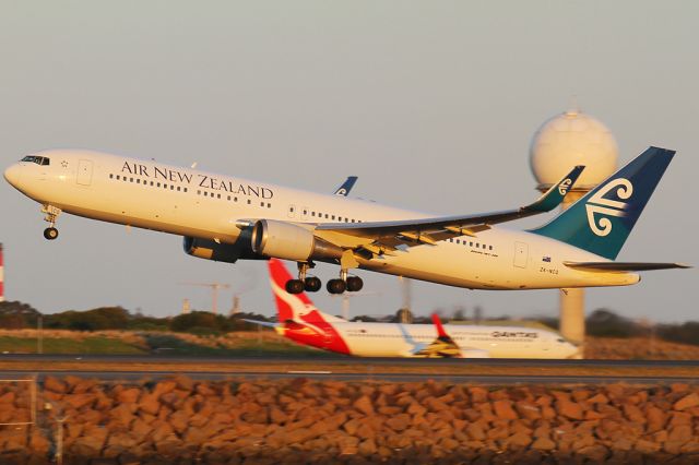 BOEING 767-300 (ZK-NCJ)