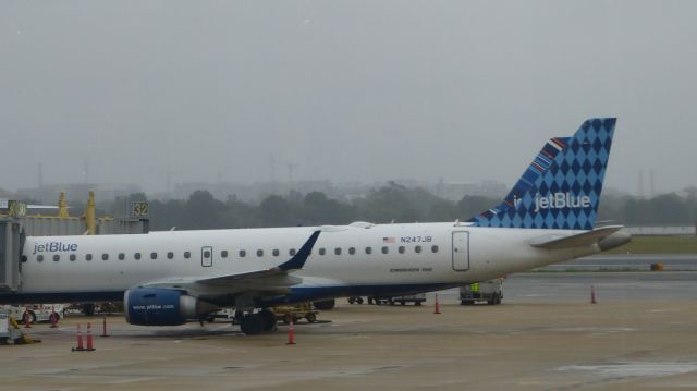 Embraer ERJ-190 (N247JB)