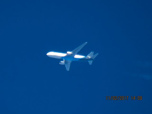 BOEING 767-300 (N1327A)