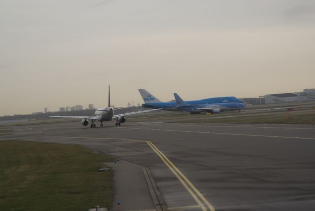 — — - Taxi to rwy 24 EHAM
