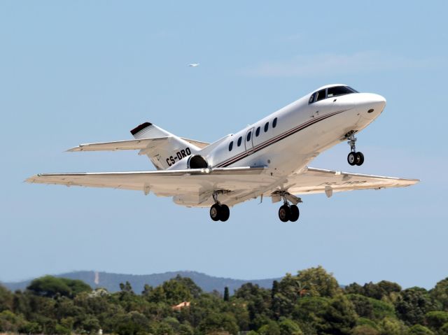 Hawker 800 (CS-DRO)