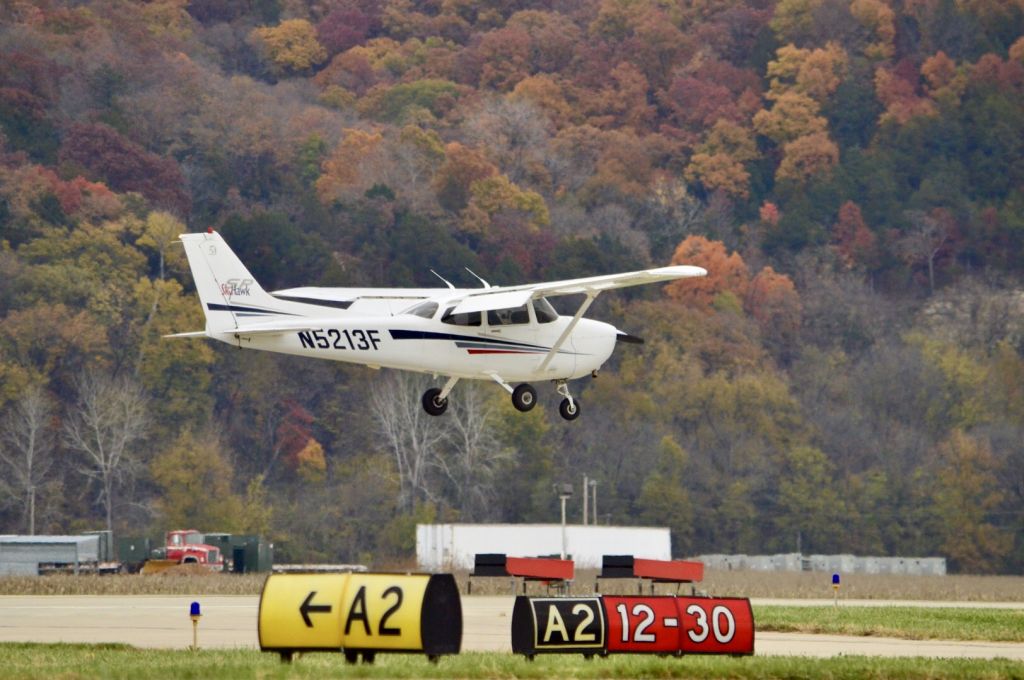 Cessna Skyhawk (N5213F) - Touch & Go 1st solo