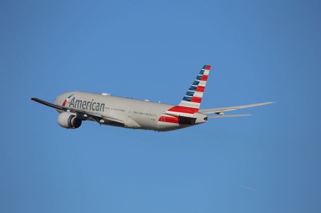 Boeing 777-200 (N794AN)