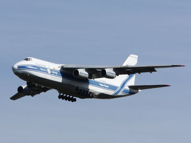 Antonov An-124 Ruslan (RNA82047) - Antonov An-124-100 arriving at Dulles International (KIAD)