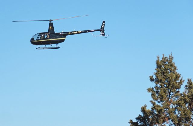 Robinson R-44 (N4361R) - flyby near 44.12°N 119.85°Wbr /25Feb22 1300hr