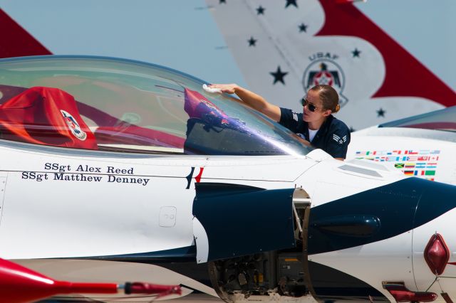 Lockheed F-16 Fighting Falcon — - SrA Ariel Audet, Cleans the canopy of #3s jet after a show over Wyoming on July 23rd 2014. The Thunderbirds take pride in their aircraft and leave them looking spotless after every performance.