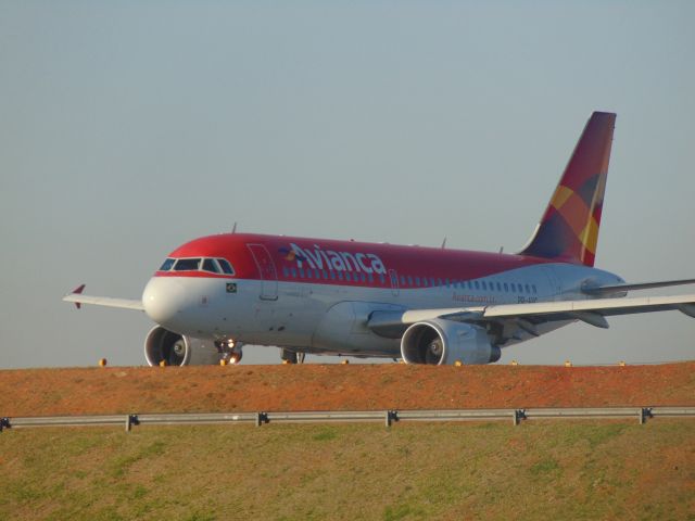 Airbus A319 (PR-AVC) - Avianca Brasilbr /Airbus A319-115br /PR-AVC  cn 4383br /Aeroporto de Congonhas - SP (SBSP / CGH)br /Date: August 24, 2014br /Photo: Marcos Pereirabr /Comments: 06 May 2010 on Deliveredbr /Instagram: @map1982  @map_spotter  @aeroportodepousoalegre