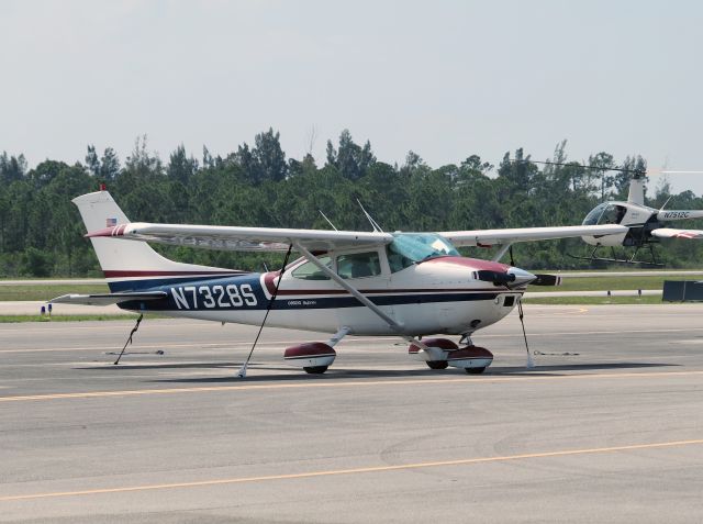 Cessna Skylane (N7328S) - The Skylane is a very good personal traval aircraft.