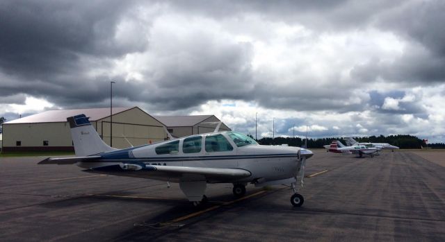 Beechcraft 35 Bonanza (N8952M)