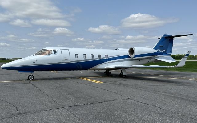 Learjet 60 (N496WH)