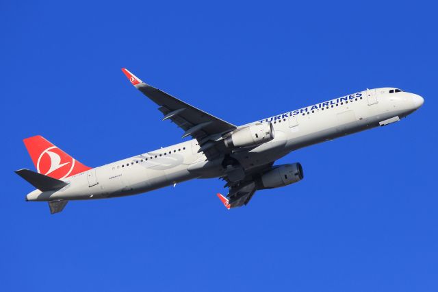 Airbus A321 (TC-JSF)