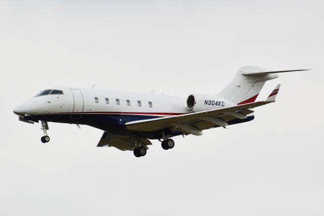 Bombardier Challenger 300 (N304KC)