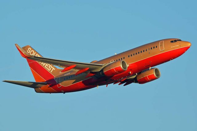 Boeing 737-700 (N711HK) - Southwest Boeing 737-7H4 N711HK Gold heritage, The Herbert D Kelcher at Phoenix Sky Harbor on January 12, 2018.