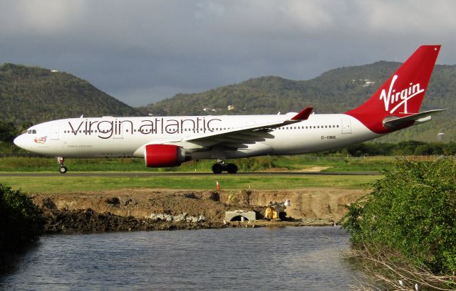 Airbus A330-200 (G-VMIK)