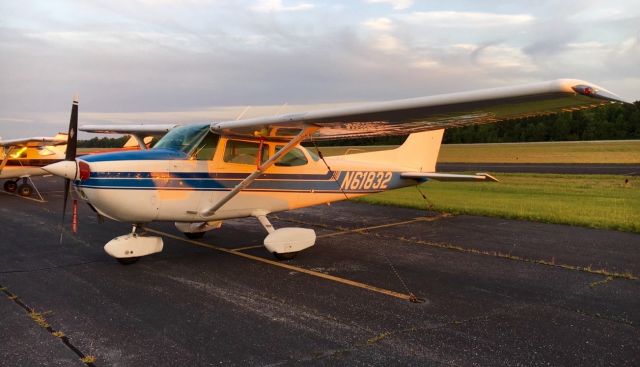 Cessna Skyhawk (N61832)