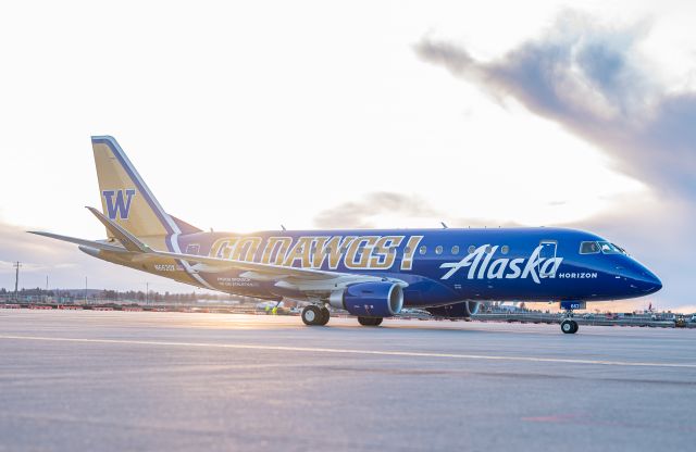 Embraer 175 (N662QX)