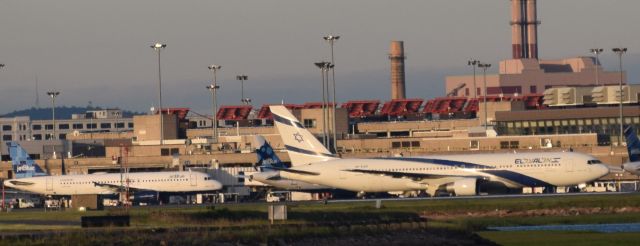 BOEING 767-300 (4X-EAR)