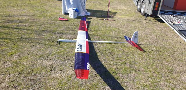 — — - Element F5J glider 