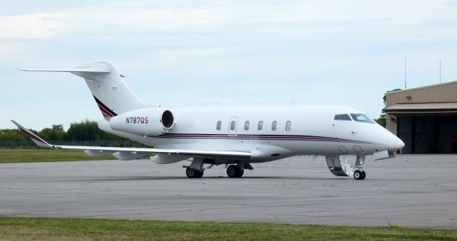 Canadair Challenger 350 (N787QS) - Shortly after arrival is this 2015 Bombardier Challenger 350 in the Autumn of 2021.