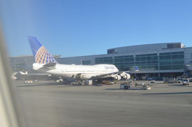 Boeing 747-400 (N179UA)