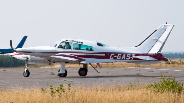 Cessna 310 (C-GAST)