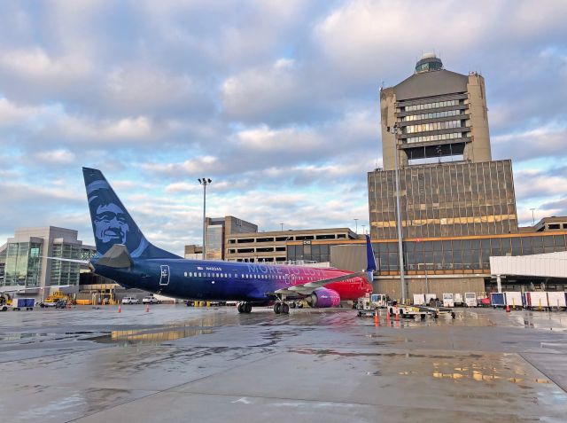 Boeing 737-900 (N493AS) - More to Love at Logan