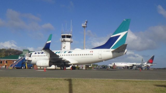 Boeing 737-700 (C-GWBT)