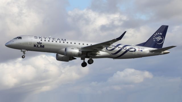 PH-EZX — - In full SkyTeam colors