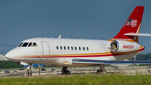 Dassault Falcon 2000 (N845UP) - Turning onto 22 from Quebec 1