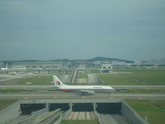 BOEING 737-400 (9M-MQA) - TAKEN FROM THE KLIA VIEWING GALLERY.