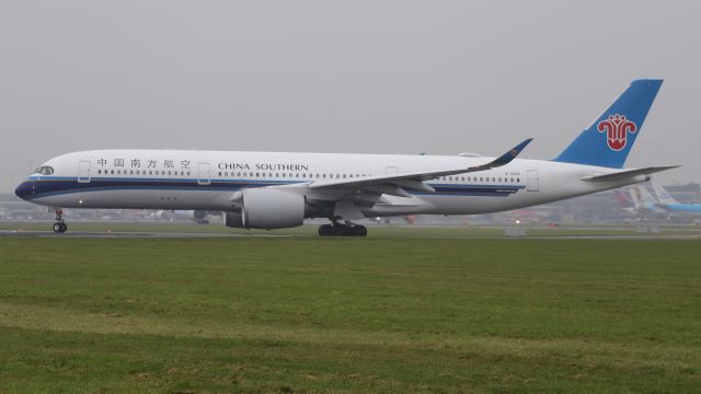 Airbus A350-900 (B-30A9) - Second A350-900 flight of the compagnie at EHAM.