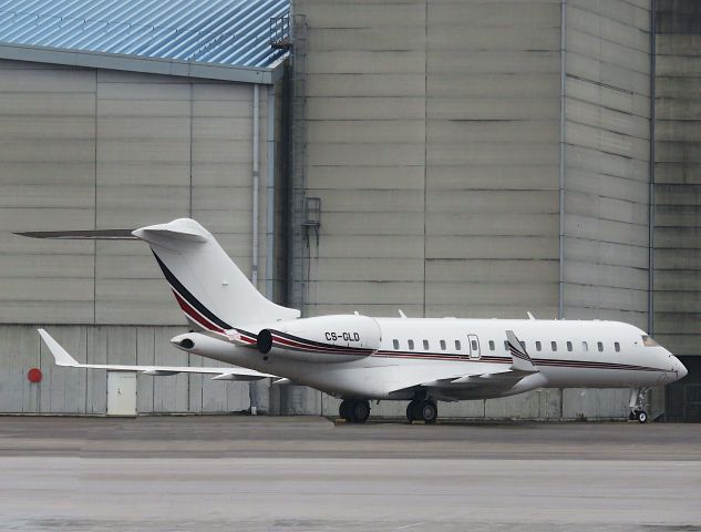 Bombardier Global Express (CS-GLD) - I take a picture on Apr 11, 2017.