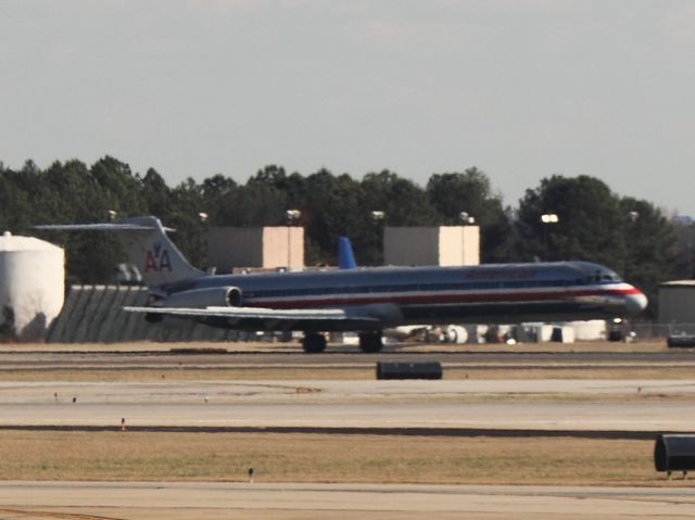 McDonnell Douglas MD-82 (N488AA) - Landing on 27L at ATL on 02/25/2011