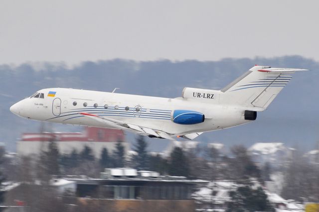 YAKOVLEV Yak-40 (UR-LRZ)