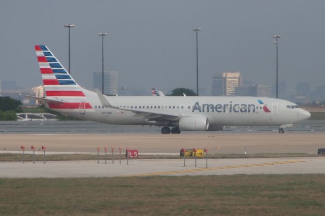 Boeing 737-700 (N910NN)