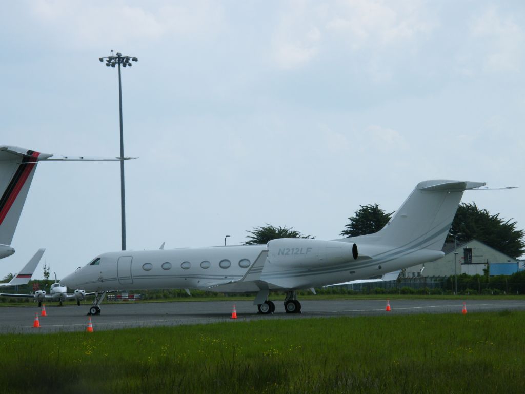 Bombardier Global Express (N212LF) - N212LF EINN 06/06/13