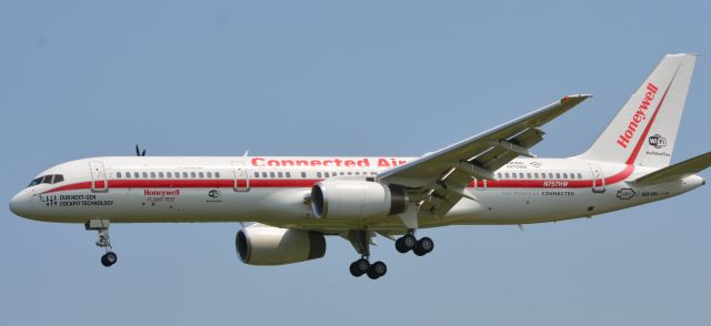 Boeing 757-200 (N757HW) - Final approach to runway 36 at Airventure 2018. Honeywells testbed jet.