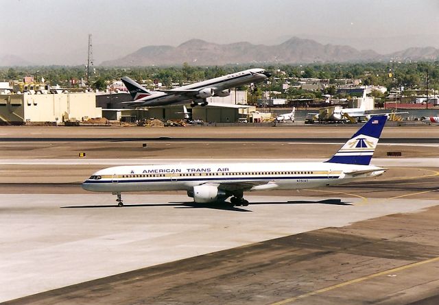 Boeing 757-200 (N751AT) - KPHX - July 1995 as old colors ATA taxis to the Delta gates.