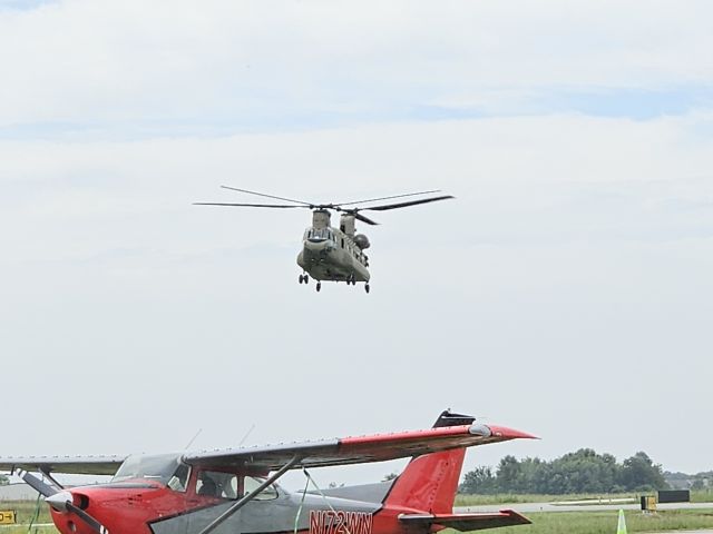 G08071 — - Chinook landing behind a c 172