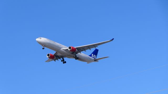 Airbus A330-300 (LN-RKN)