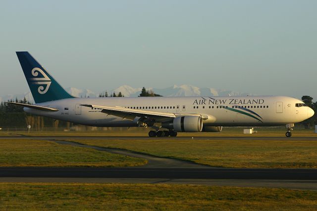 BOEING 767-300 (ZK-NCI) - ON 9 JUL 2006