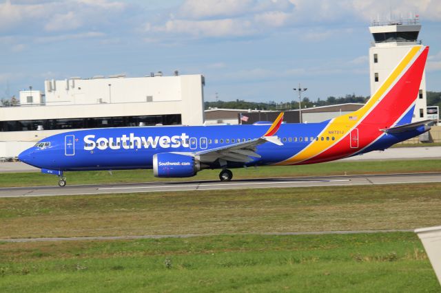 Boeing 737 MAX 8 (N8721J) - M A X... on the roll