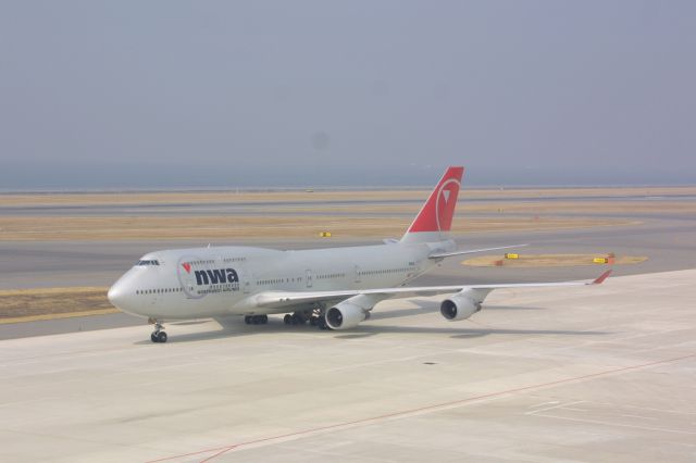 Boeing 747-400 (N661US)