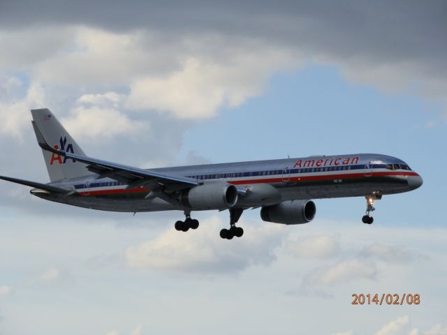 Boeing 757-200 (N176AA)